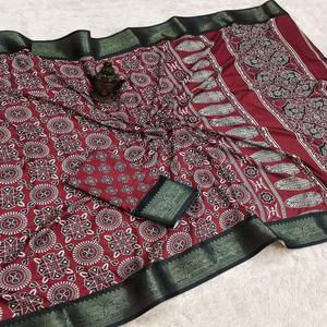 Sari de Seda Suave VASTRA COTTAGE con Estampado Digital Completo y Borde de Zari en Ambos Lados, Sari de Diseñador con Blusa Combinada - Product Image 3