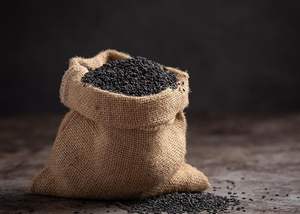 Poivre noir de qualité supérieure (entier et moulu), arôme élevé, épices de qualité d'exportation à saveur audacieuse pour une utilisation culinaire et industrielle - Product Image 5