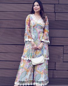Ensemble Kurti imprimé Georgette léger à la mode tenue traditionnelle indienne avec dentelle au crochet pour le brunch et les sorties d'été - Product Image 1