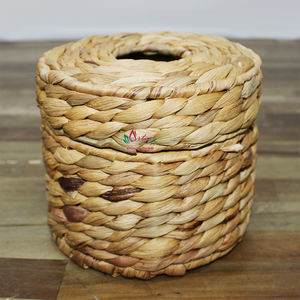 Artex Dong Thap – Housse de boîte à mouchoirs ronde de luxe faite à la main en jacinthe d'eau naturelle et en jonc de mer, avec un design durable, du Vietnam - Product Image 5