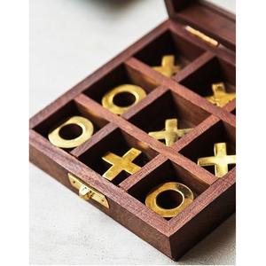Jeu de Tic Tac Toe en bois à finition naturelle pour enfants et adultes, offrant une texture organique et stimulant la réflexion stratégique - Product Image 6