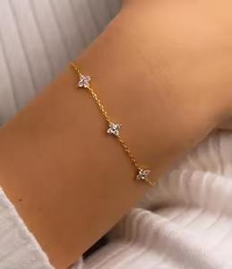 Bracelet à breloques diamant, Bracelet Station diamant, Mini bracelet fleur, Bracelets en cristal pour femme, bracelet de mariage délicat - Product Image 1