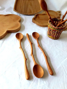 Utensilios de cocina de madera tallados a mano: cucharas y utensilios con temática de corazón para minoristas de alta gama. - Product Image 6