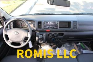 Toyota Hiace Turbo AWD Diesel 2022, Furgone con Sedili in Pelle Scura, Usato per Trasporto Passeggeri - Product Image 3