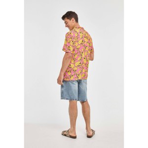 Camicia hawaiana rosa da uomo con disegno a teschio comico - Product Image 1