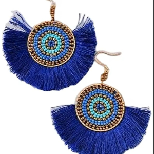 Boucles d'oreilles en perles de rocaille et strass, broderie florale, bijoux d'oreille pour filles, prix de gros en provenance d'Inde - Product Image 1