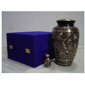 Urne de crémation adulte en métal classique de premier rang avec finition blanche avec design gravé urnes de crémation d'excellente qualité - Product Image 2