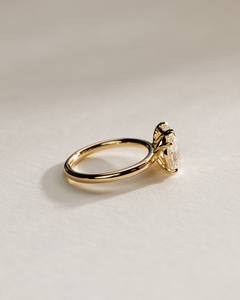 Anillo de compromiso/boda Toi et Moi con dos diamantes cultivados en laboratorio con corte ovalado y esmeralda, certificados por IGI, en oro amarillo/blanco y rosa de 9K. - Product Image 2