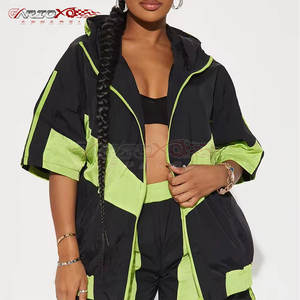 Ensemble short coupe-vent de mode pour femmes avec rayures réfléchissantes et look cool ensemble short coupe-vent extérieur - Product Image 2