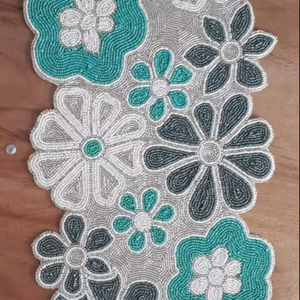 Dessous de verre noir perlé fait à la main de 14 pouces Style américain écologique pour la cuisine, la maison et l'utilisation commerciale des aliments brodés - Product Image 1