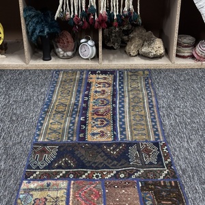 Petit tapis turc vintage 2x6,6 pi (62x200 cm), tapis Herki marron patchwork - Product Image 4