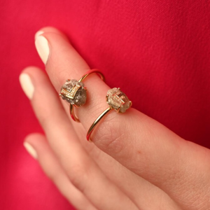 Productos más vendidos, anillo personalizado con inicial de diamante redondo natural K18, banda apilable de oro amarillo sólido, anillos de joyería fina - Product Image 2