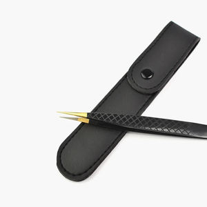 Pince à cils noire de précision de minuit avec pointe pointue - Product Image 2