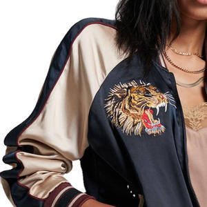 2025 chaquetas de béisbol de satén de diseño caliente para mujer de alta calidad Color sólido hombros caídos cuello alto para invierno - Product Image 2