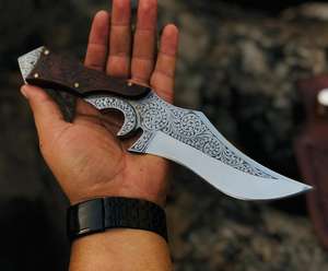 Cuchillo de Caza Damasco Hecho a Mano con Tamaño Personalizado, Cuchillo de Caza de Hoja Fija para Exteriores con Funda de Cuero y Mango de Madera - Product Image 4