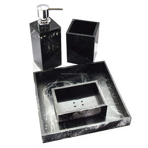 Accesorios de baño Juego de resina negra para organizar y utilidad Juego de baño de 4 piezas Bandeja de toalla Jabón/Plato Dispensador de soporte líquido - Product Image 3