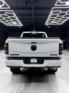 รถมินท์ ปี 2021 รุ่น Ramz 2500 Laramie Night Edition ดีเซล 4x4 สำหรับขับขี่ออฟโรด - Product Image 5