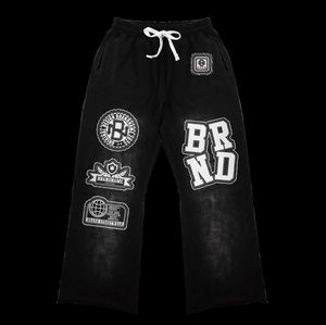 Ensemble survêtement streetwear personnalisé avec strass pour homme, sweat-shirt zippé délavé à l'acide, pantalon de survêtement vintage déchiré et sweat-shirt à capuche - Product Image 4