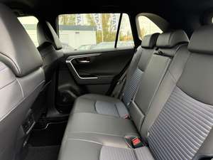 Toyota Rav4 d'occasion 2024, 4 cylindres, puissance 160 kW (218 ch), transmission automatique, 2 roues motrices (2x4), Euro 6, hybride, conduite à gauche - Product Image 2