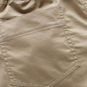 Venta al por mayor de pantalones cortos de algodón cómodos para hombre ligero XS/XS tallas cintura elástica botón decoración verano liso teñido lienzo - Product Image 6