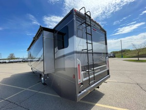 Used 2025 W-i-n-n-e-b-a-g-o Sunstar 33K ready to sell - Product Image 3