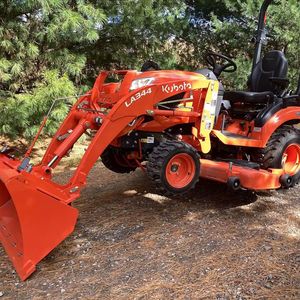 Tracteur utilitaire à quatre roues motrices Premium BX2380 avec tondeuse et chargeur frontal, livraison gratuite, prix excellent - Product Image 1