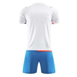 Uniforme de football respirant à séchage rapide personnalisable Motif à rayures Taille adulte unisexe Service OEM Matériel durable pour l'équipe - Product Image 5