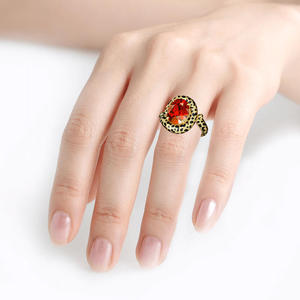 Bague de mode Jeulia Wild Beauty en argent sterling plaqué or 18 carats avec motif léopard et coupe ovale - Product Image 4