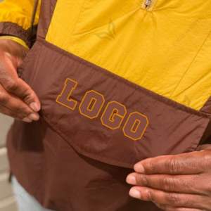 Chaqueta cortavientos con media cremallera Iota Phi Beta personalizada para senderismo, chaqueta impermeable para la lluvia, cortavientos griego, marrón y dorado - Product Image 6