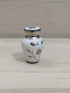 Mini petite urne souvenir de 3 "pour cendres humaines Urne de crémation pour urne commémorative miniature gravée - Product Image 2