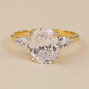 แหวนหมั้นเพชรสามเม็ดทรงรี LR27741 - Product Image 1