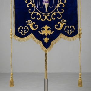 Estandarte Litúrgico para Procesiones de Iglesia, Terciopelo Azul con Diseño de Cruz Bordada y Borlas, Estilo Clásico - Product Image 5