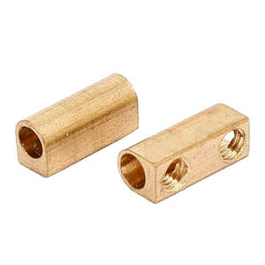 Connecteur en laiton bidirectionnel idéal pour les connexions électriques à double chemin dans les applications industrielles - Product Image 3