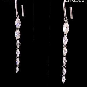 ต่างหูเพชรทรงรีแบบห้อย ดีไซน์โดดเด่น ผลิตจากเพชรเลี้ยงในห้องปฏิบัติการ ตัวเรือนทองคำแท้ 14K เครื่องประดับชั้นดี - Product Image 1