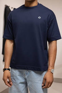 T-shirt à col rond en tissu Performance pour homme, coupe ample, manches courtes, haut minimaliste pour vêtements de sport, pour la production de vêtements personnalisés - Product Image 2