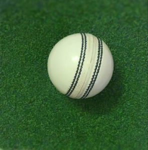 Pelota dura de cricket oficial personalizada de alta calidad Cuero de alta calidad fabricado por marca Opciones al por mayor disponibles - Product Image 6