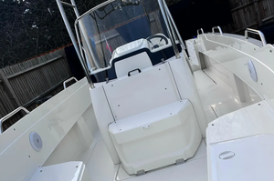 Bateau de pêche en eau salée d'occasion 2022 Smartliner CentreConsole 22 Tohatsu MFS 7m 140cv avec moteur hors-bord et remorque à vendre - Product Image 5