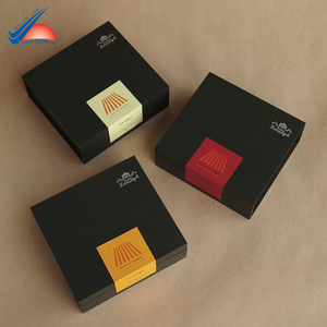 Embalaje de ropa sostenible-Papel Kraft-Estructura plegable-Ideal para marcas de moda ecológicas-Embalaje Premium - Product Image 1