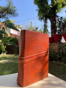 Journal en cuir artisanal unique avec gravure de dragon et détails en pierres précieuses |   Carnet de voyage rechargeable |   Journal d'artisanat - Product Image 6