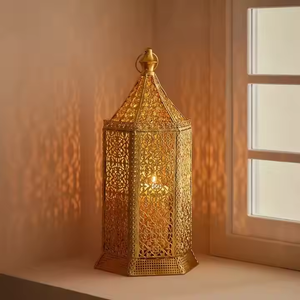 Farol de Metal de Diseño Marroquí Moderno a Precio Razonable, Acabado Dorado Brillante, Tamaño Alto, Hecho a Mano, Decoración Personalizada de Alta Calidad - Product Image 2