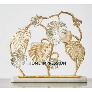 Bougeoir de luxe élégant pour la décoration de la maison Chandelier de table en métal et aluminium avec base en marbre en Inde - Product Image 1