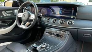 Mercedes E53 4matic Coupé 2019, couleur extérieure noire, couleur intérieure noire, consommation de carburant 21 km/l en ville / 28 km/l en route, moteur 3.0L V-6 hybride - Product Image 2