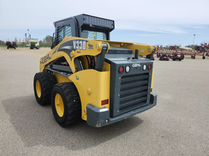Chargeuse compacte sur pneus diesel Gehl V330 jaune, composant moteur essentiel, neuf, faible nombre d'heures, 2026 GEHL R105 R190 VT230 V400 V330 - Product Image 3