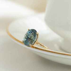 Zafiro Oval Solitaire Ring Plata de ley Deep Blue Gemstone Delicado Hecho a mano Compromiso Joyería Regalo - Product Image 1