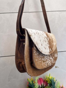 Nouveau Style de fourrure de vachette sac à main occidental vente chaude sac en cuir à franges avec lettre gland décoration Design exclusif pour les femmes - Product Image 3