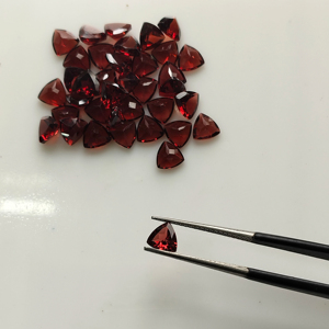 Granate Rojo Natural de 7 mm, Corte Trillón, Piedra Preciosa Suelta de la Mejor Calidad para la Fabricación de Joyas - Product Image 1