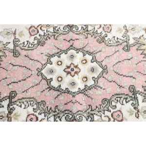 Alfombra Turca Vintage de 3.9x6.7 pies, Alfombra de Lana con Estampado Animal Rosa - Product Image 5