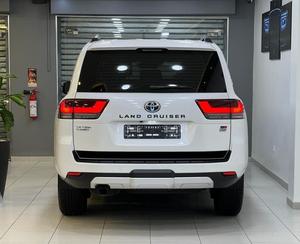 Toyota Land Cruiser LC300 GR Sport 2023 Usado en Buen Estado - Product Image 1