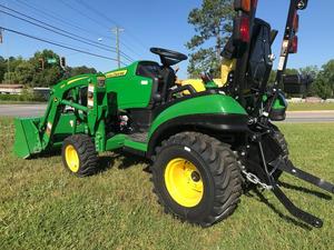 Tractor Compacto John Deere 120R con Cargador Frontal, Motor de 25HP, 4x4, Tractor Agrícola con Ruedas, Listo para Exportar - Product Image 5