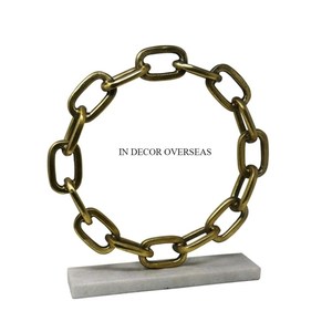 Sculpture en métal de concepteur de chaîne plaquée or de haute qualité d'art créatif moderne avec la base de marbre accessoires décoratifs pour la maison - Product Image 1